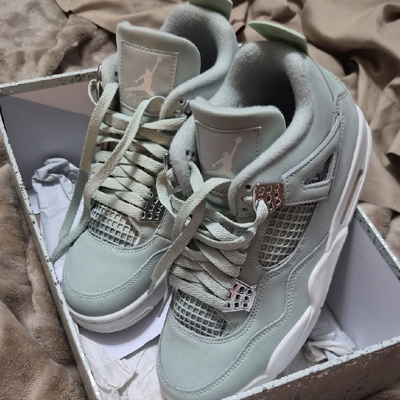 Jordan Athletic Shoes in Light Gray and Mint - Picture 3 of 6